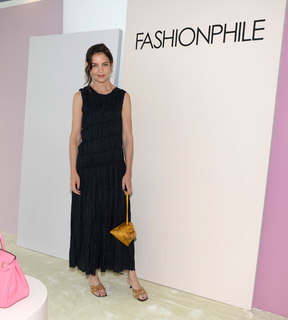 Katie Holmes feet photo thumbnail