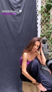 Katie Holmes feet photo thumbnail