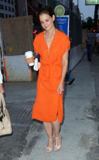 Katie Holmes feet photo thumbnail