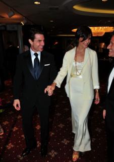 Katie Holmes feet photo thumbnail