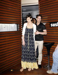 Katie Holmes feet photo thumbnail