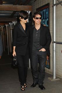 Katie Holmes feet photo thumbnail