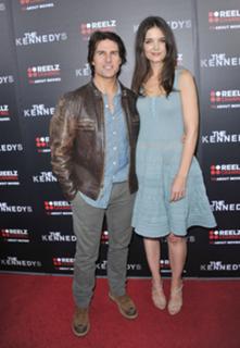 Katie Holmes feet photo thumbnail