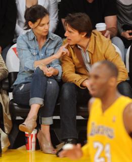 Katie Holmes feet photo thumbnail