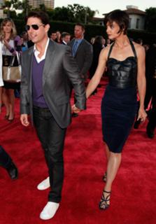 Katie Holmes feet photo thumbnail