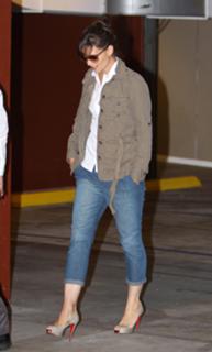 Katie Holmes feet photo thumbnail