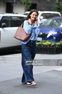 Katie Holmes feet photo 1