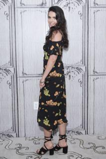 Katie Lee feet photo thumbnail