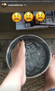 Katie Lee feet photo thumbnail