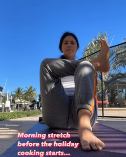 Katie Lee feet photo thumbnail