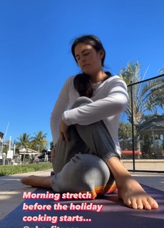 Katie Lee feet photo thumbnail