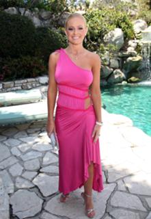 Katie Lohmann feet photo 10