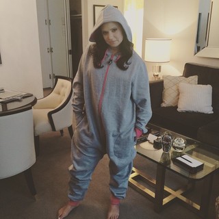 Katie Lowes feet photo 8