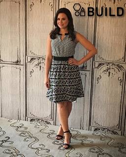 Katie Lowes feet photo 12