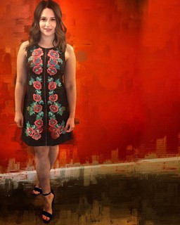 Katie Lowes feet photo 7
