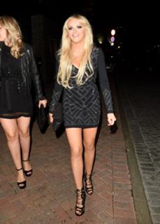 Katie McGlynn feet photo 16