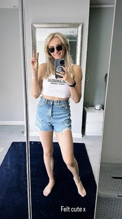 Katie McGlynn feet photo 10
