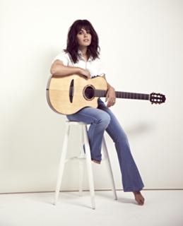 Katie Melua feet photo thumbnail