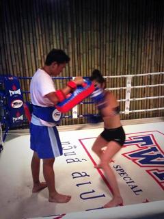 Katie Melua feet photo thumbnail