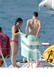 Katie Melua feet photo thumbnail