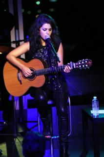 Katie Melua feet photo thumbnail