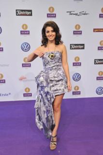 Katie Melua feet photo thumbnail