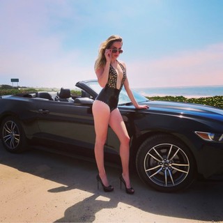 Katie Miller feet photo 7