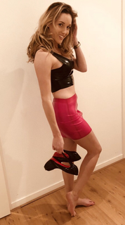 Katie Miller feet photo 5