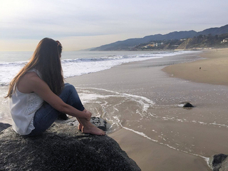 Katie Nolan feet photo thumbnail