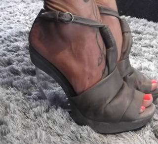Katie Price feet photo thumbnail