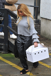 Katie Price feet photo thumbnail