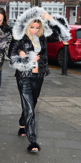 Katie Price feet photo thumbnail