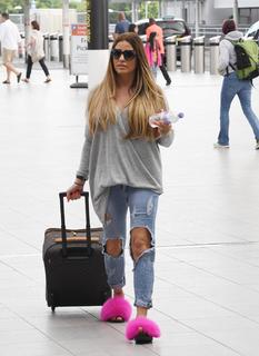 Katie Price feet photo thumbnail