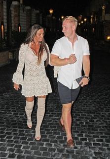 Katie Price feet photo thumbnail