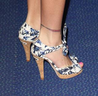 Katie Price feet photo thumbnail