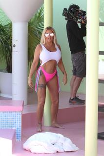 Katie Price feet photo thumbnail
