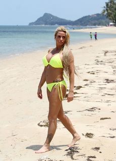 Katie Price feet photo thumbnail