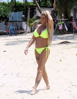 Katie Price feet photo thumbnail