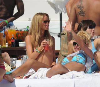 Katie Price feet photo thumbnail