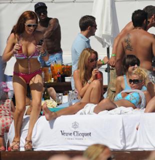 Katie Price feet photo thumbnail