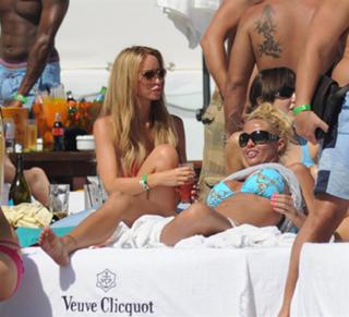 Katie Price feet photo thumbnail