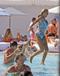 Katie Price feet photo thumbnail