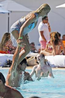 Katie Price feet photo thumbnail