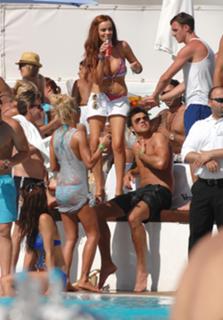 Katie Price feet photo thumbnail