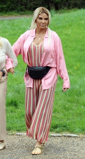 Katie Price feet photo thumbnail