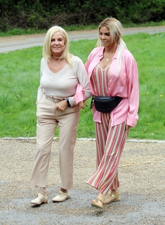 Katie Price feet photo thumbnail