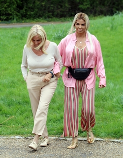 Katie Price feet photo thumbnail
