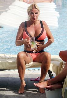 Katie Price feet photo thumbnail