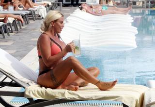 Katie Price feet photo thumbnail