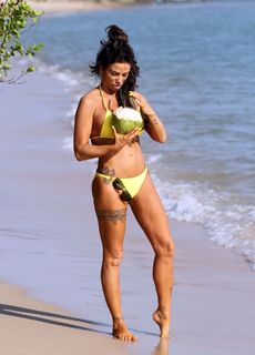 Katie Price feet photo thumbnail